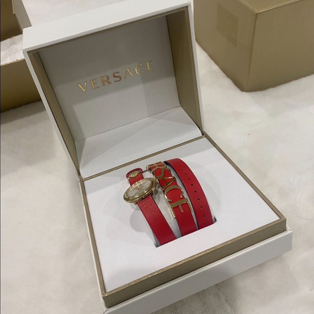 Women’s Versace watch - Picture 5 of 6